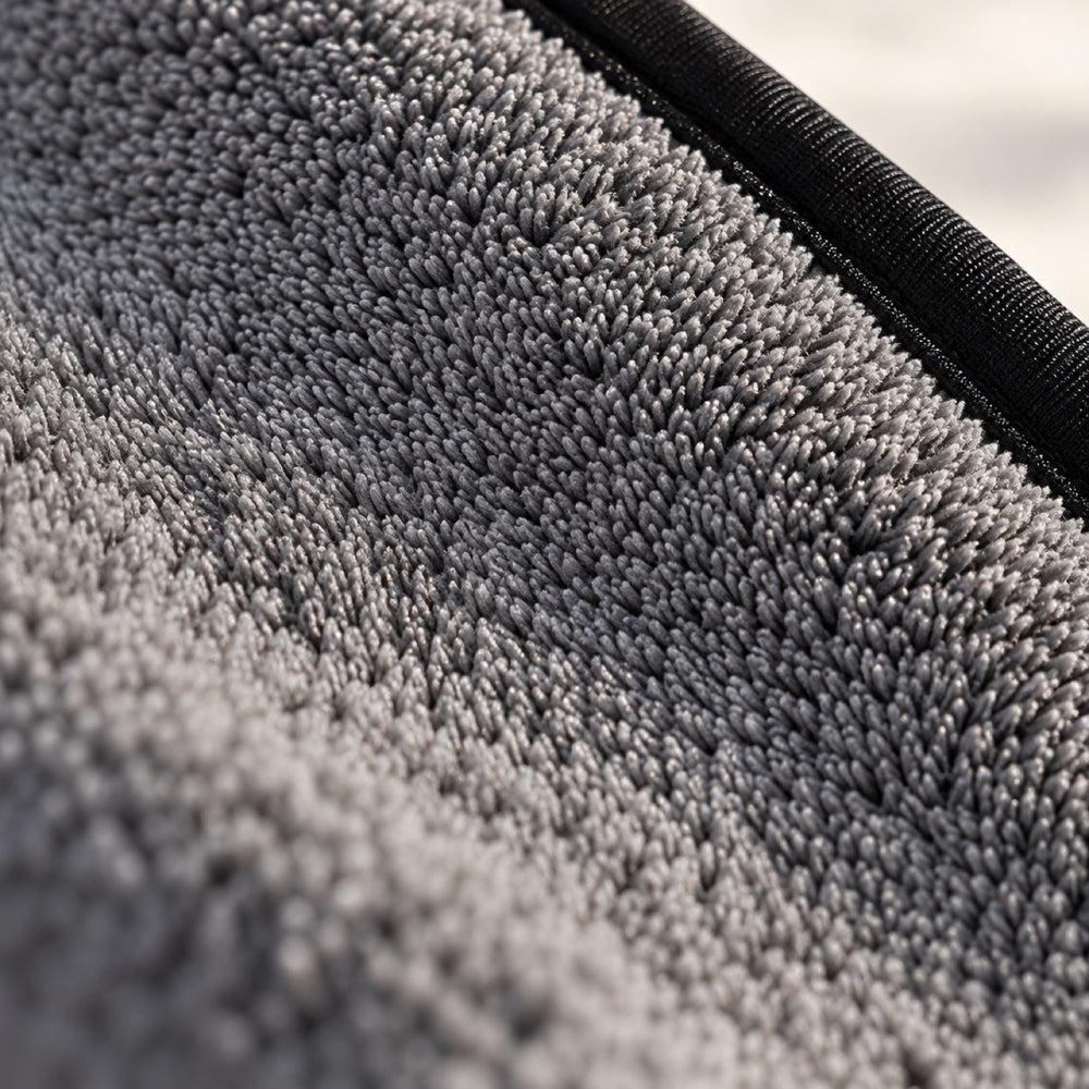 Plush microfiber, silk edge.